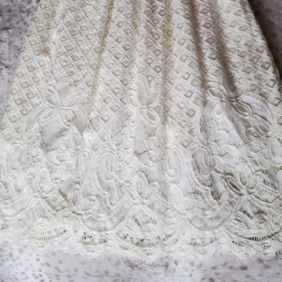 Sleeveless lace dress - Picture 3 of 3